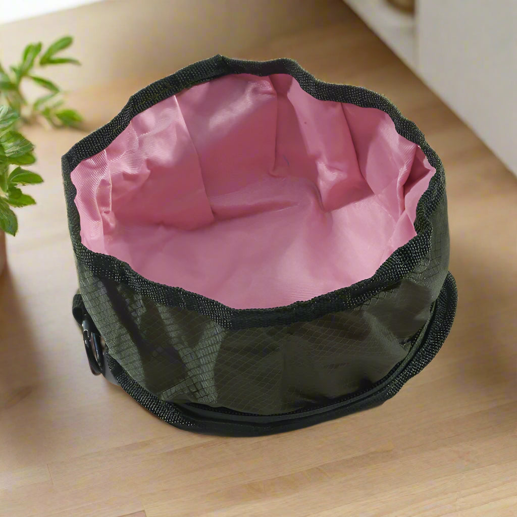 linear-gradient(125deg,rgba(255, 112, 229, 1) 50%, rgba(0, 0, 0, 1) 50%)